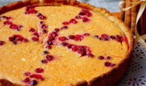 Тыквенный пирог с брусникой