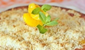Насыпной пирог с творожно-фруктовой начинкой